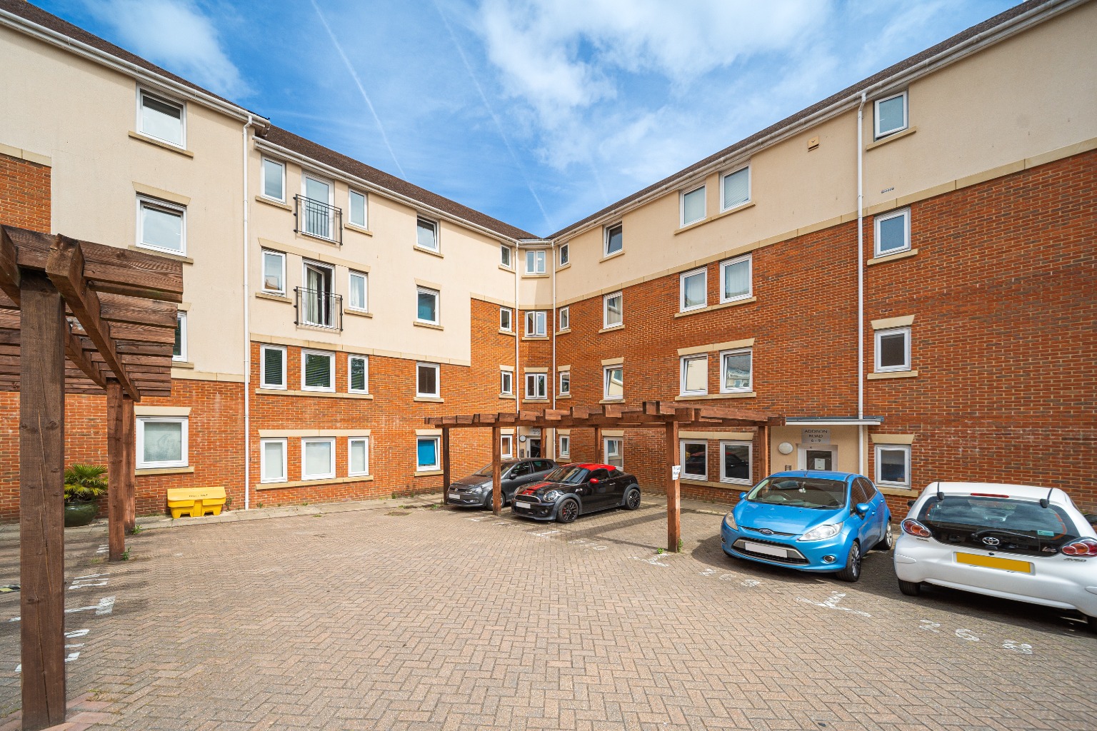 Guide Price £220,000 - £260,000 Guide Price £220,000 - £260,000