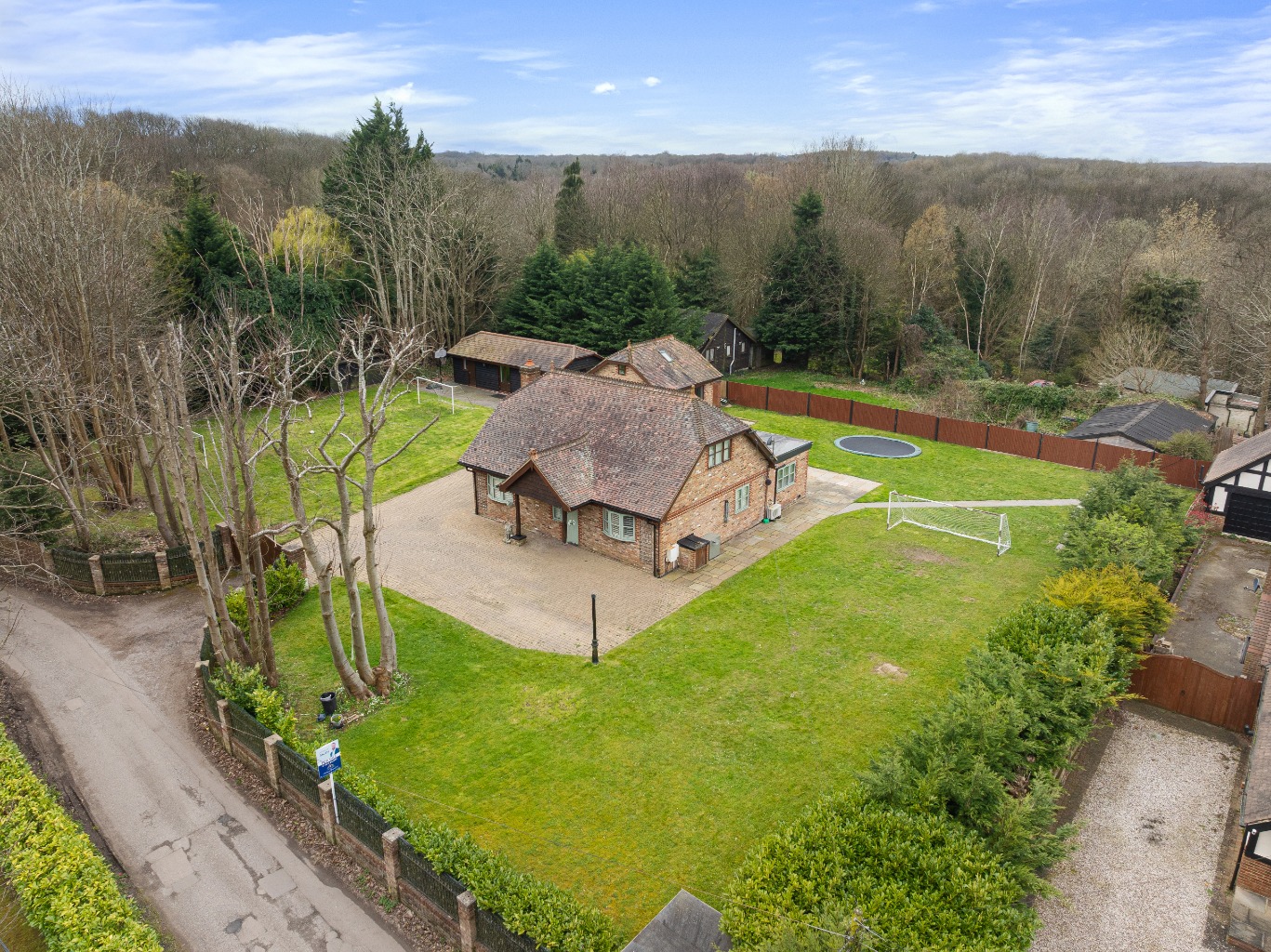 Guide Price £900,000 - £1,000,000 Guide Price £900,000 - £1,000,000