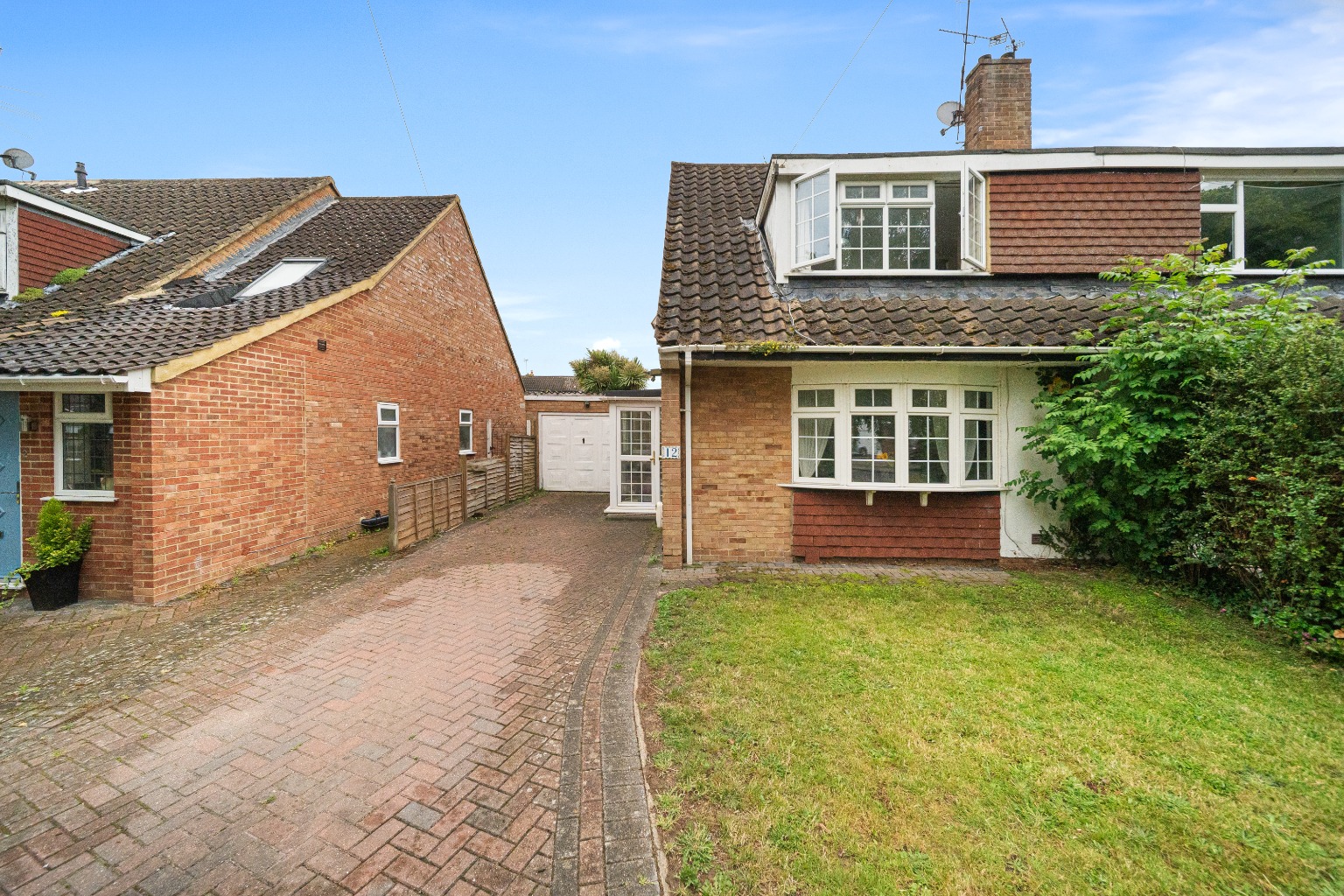 Guide Price 375,000 - £425,000 Guide Price 375,000 - £425,000