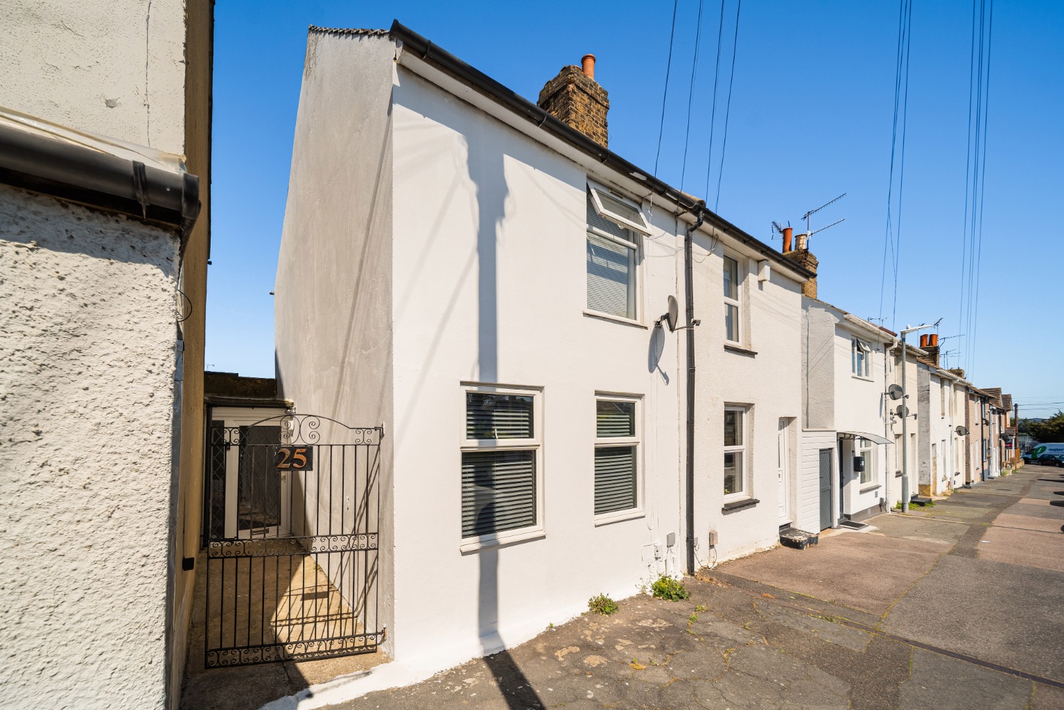 Guide Price £270,000 - £300,000