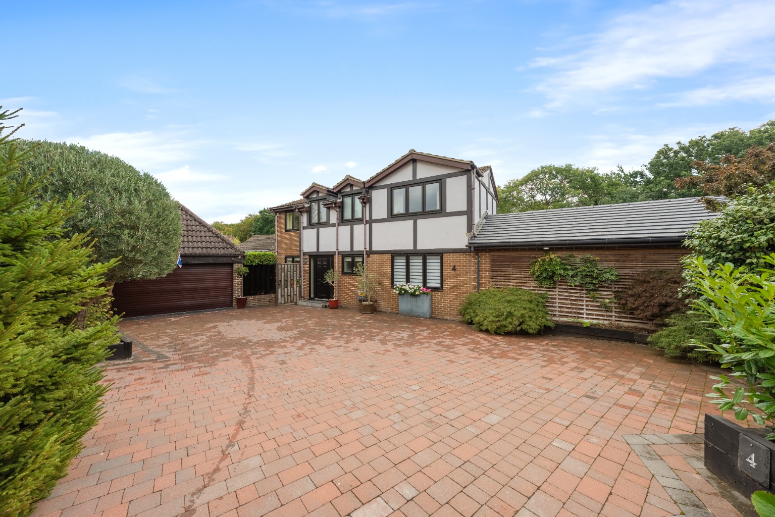 Guide price £675,000 - £725,000