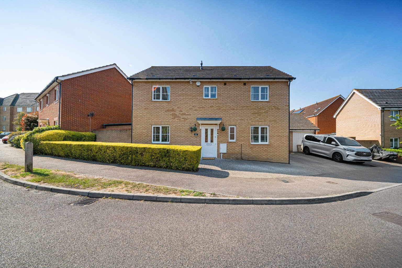 Guide Price £475,000 - £525,000