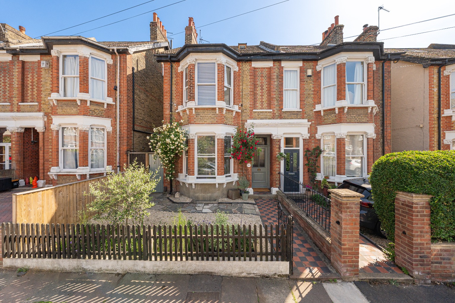 Guide Price £200,000 - £225,000 Guide Price £200,000 - £225,000