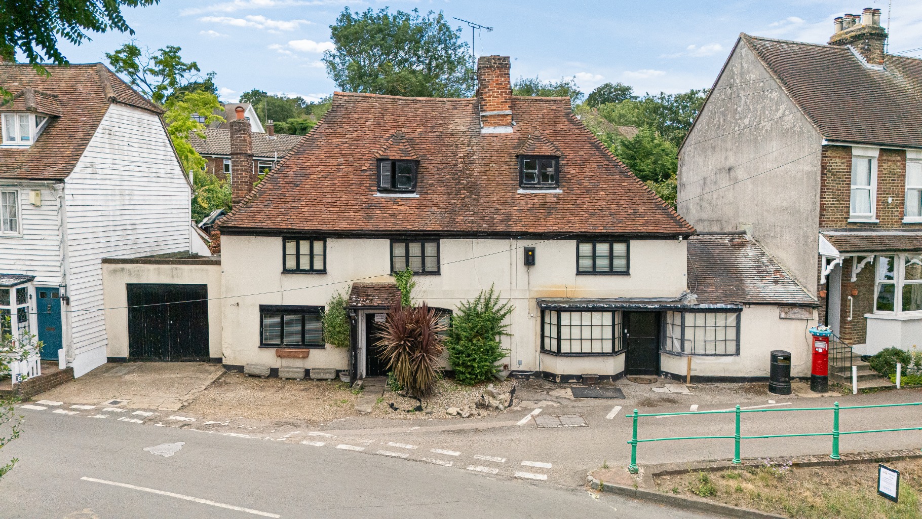 Guide Price £500,000 - £600,000 Guide Price £500,000 - £600,000
