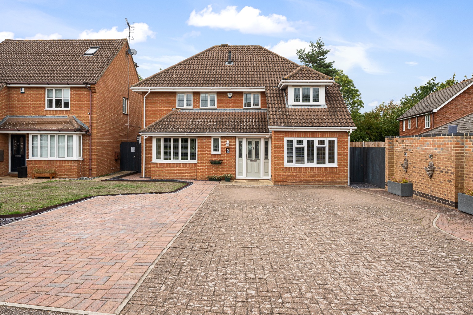Guide Price  £600,000 - £650,000