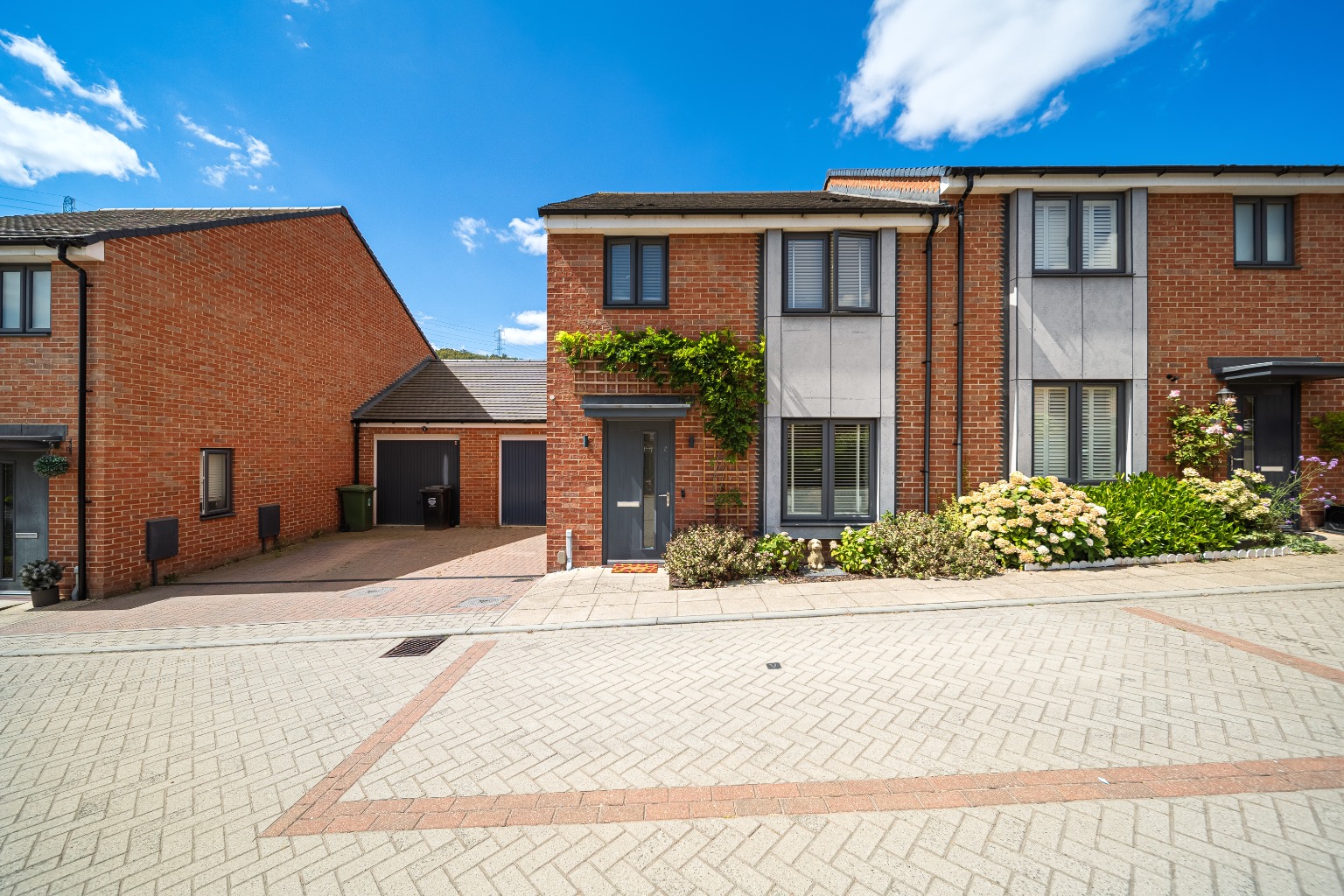Guide Price £425,000 - £475,000