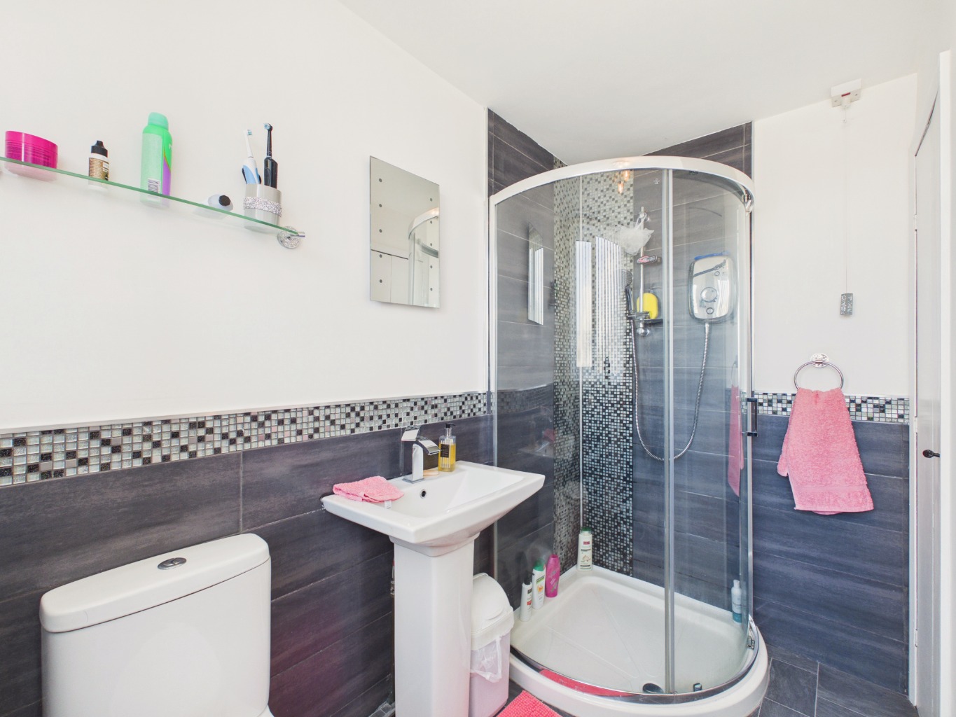 Glebe Road, Wawne, Hull, HU7 5XR