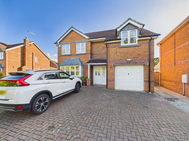 KNIGHTLY WAY –  INVITING OFFERS BETWEEN £390,000 AND £410,000