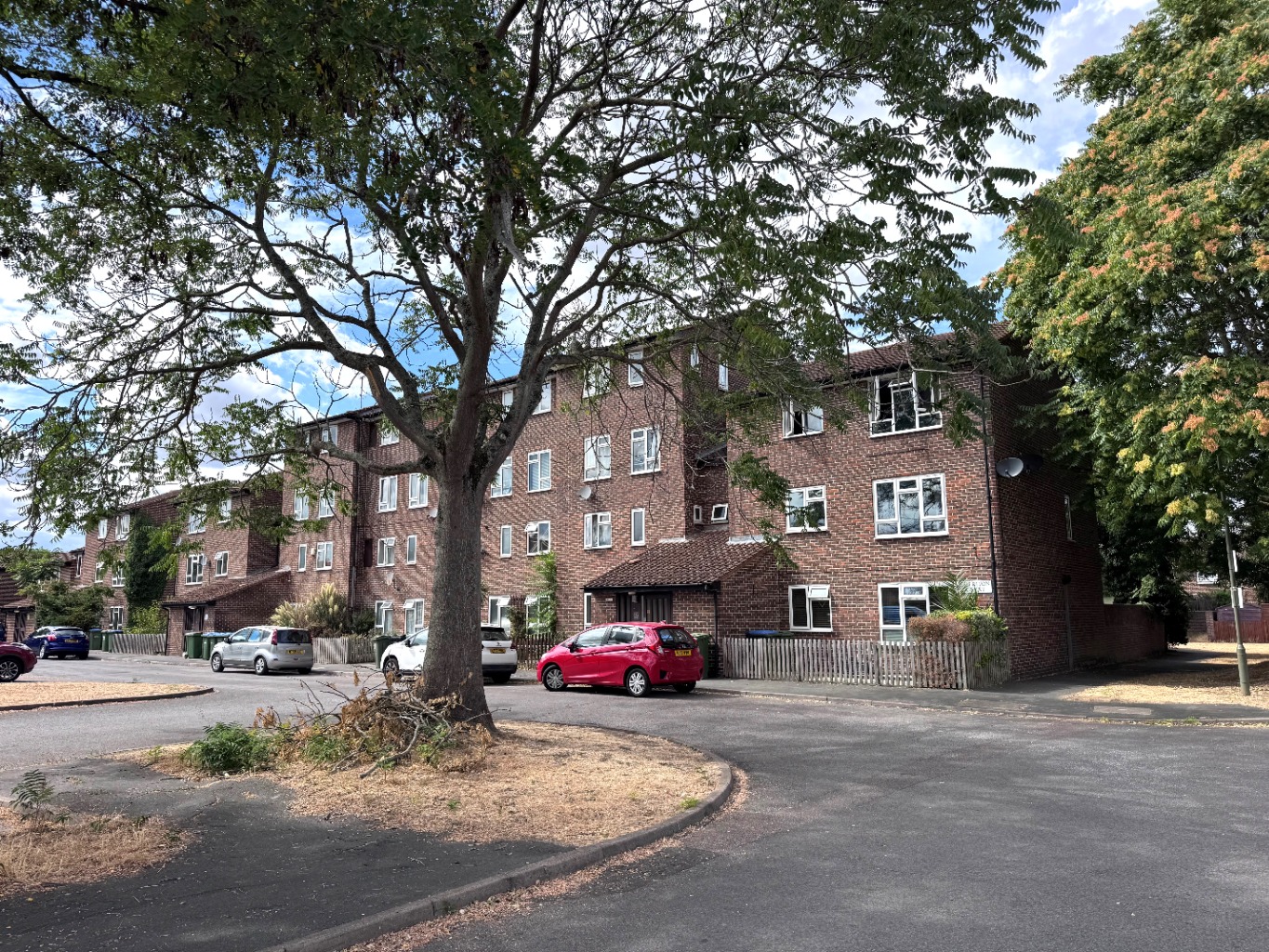 Two Bedroom First Floor Apartment with Private Garden in Walton-On-Thames. No Chain