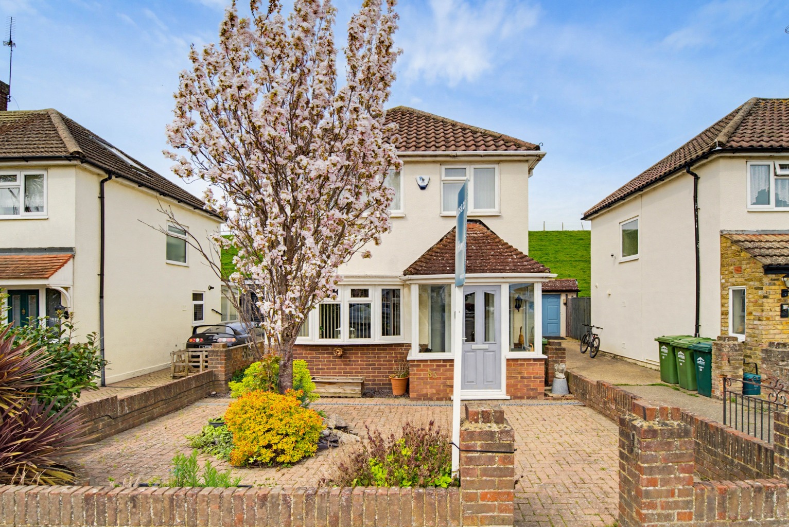 Detached Shepperton Home with West Facing Garden, No Onward Chain