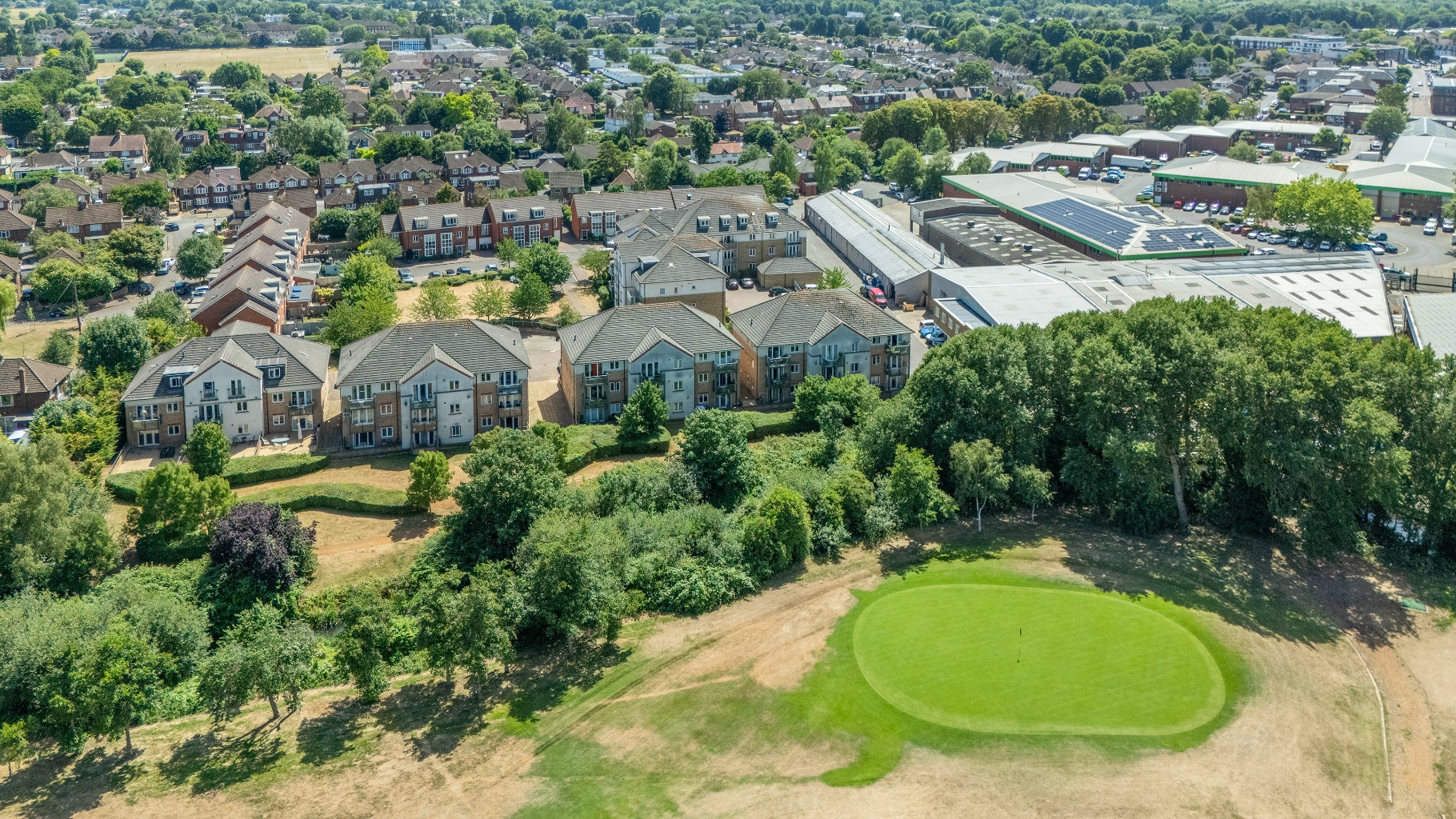 Spacious Apartment with Balcony overlooking communal gardens