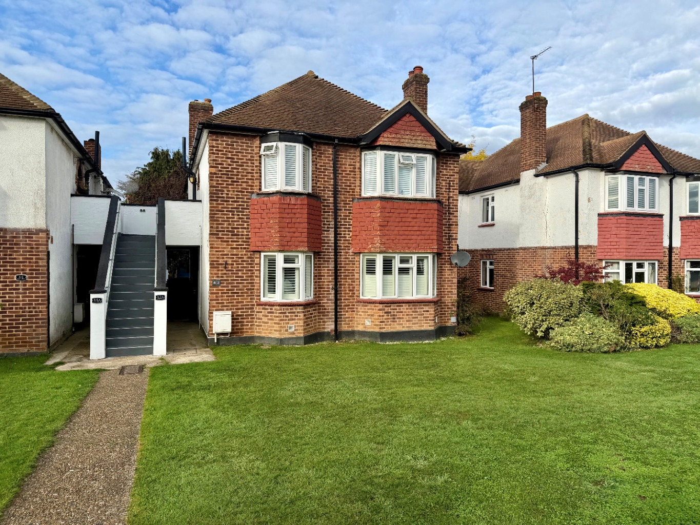 Spacious Shepperton Maisonette with Private Garden and Excellent Local Access