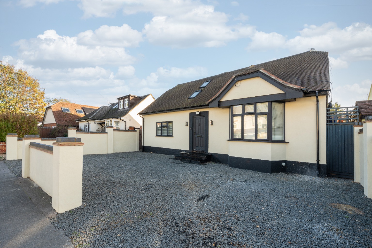 Chalet Style Living: Five Double Bedrooms in Central Shepperton