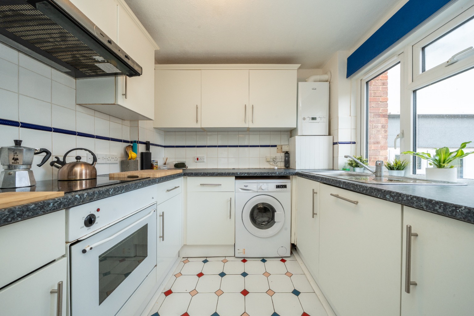 One Bedroom Apartment with Garage in Peaceful Weybridge