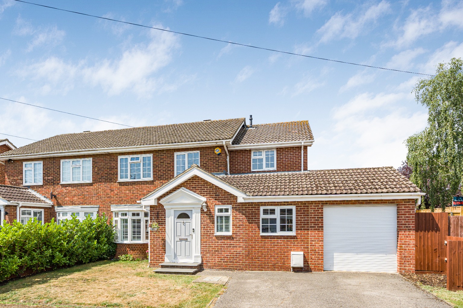 4 Bedroom Family Home in Shepperton Cul-de-Sac with Home Office
