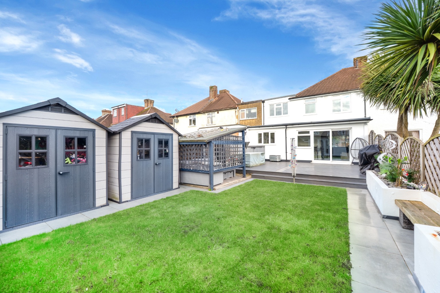 A Stunning Four Bedroom Extended Family Home in Ashford