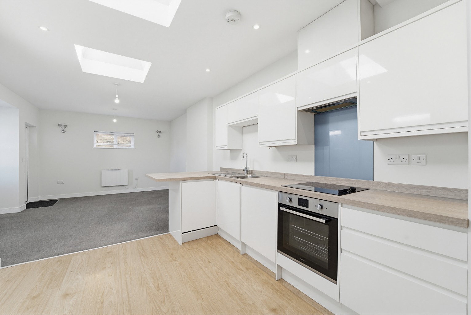 Modern one bedroom ground floor maisonette with Gardens & Parking in Sunbury-On-Thames with no chain