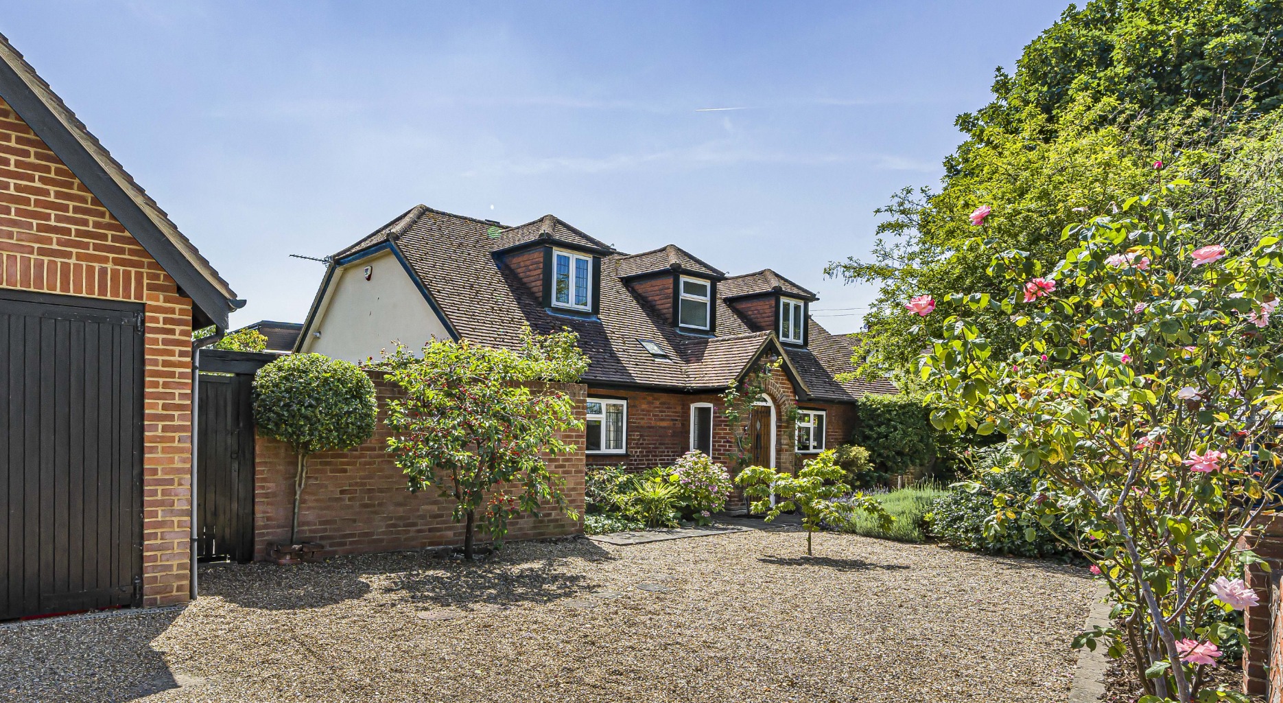Charming 1930s Detached Home with Excellent EPC Rating: B