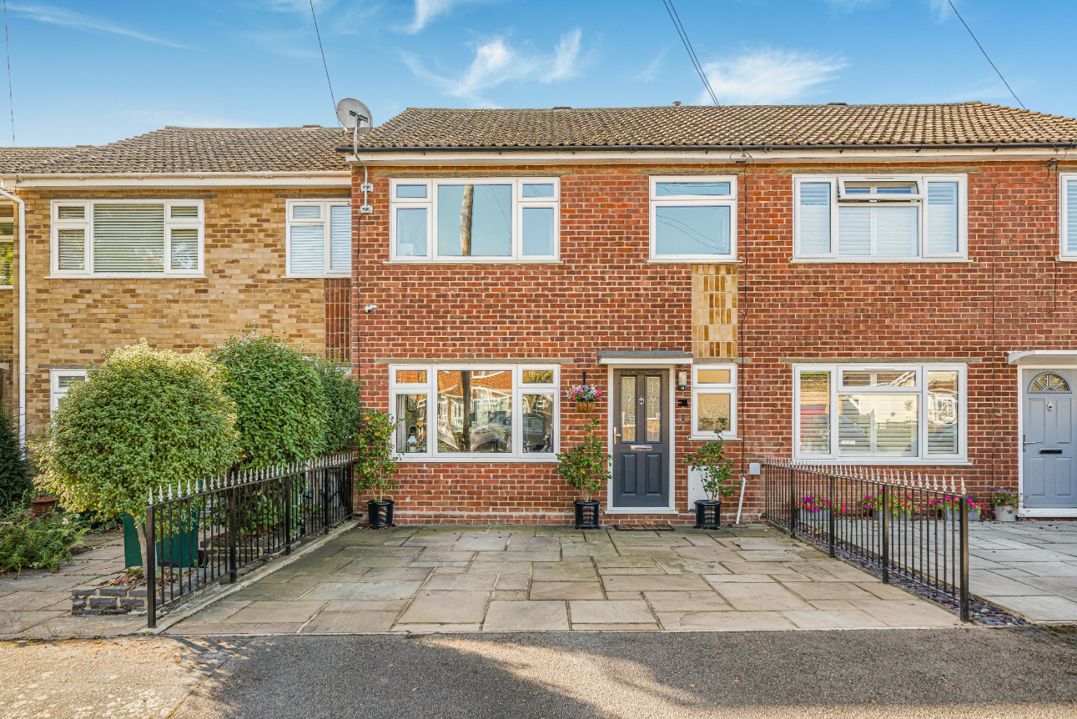 Extended 3 Bedroom Home in Shepperton with 1126sq ft of Modern Living and No chain