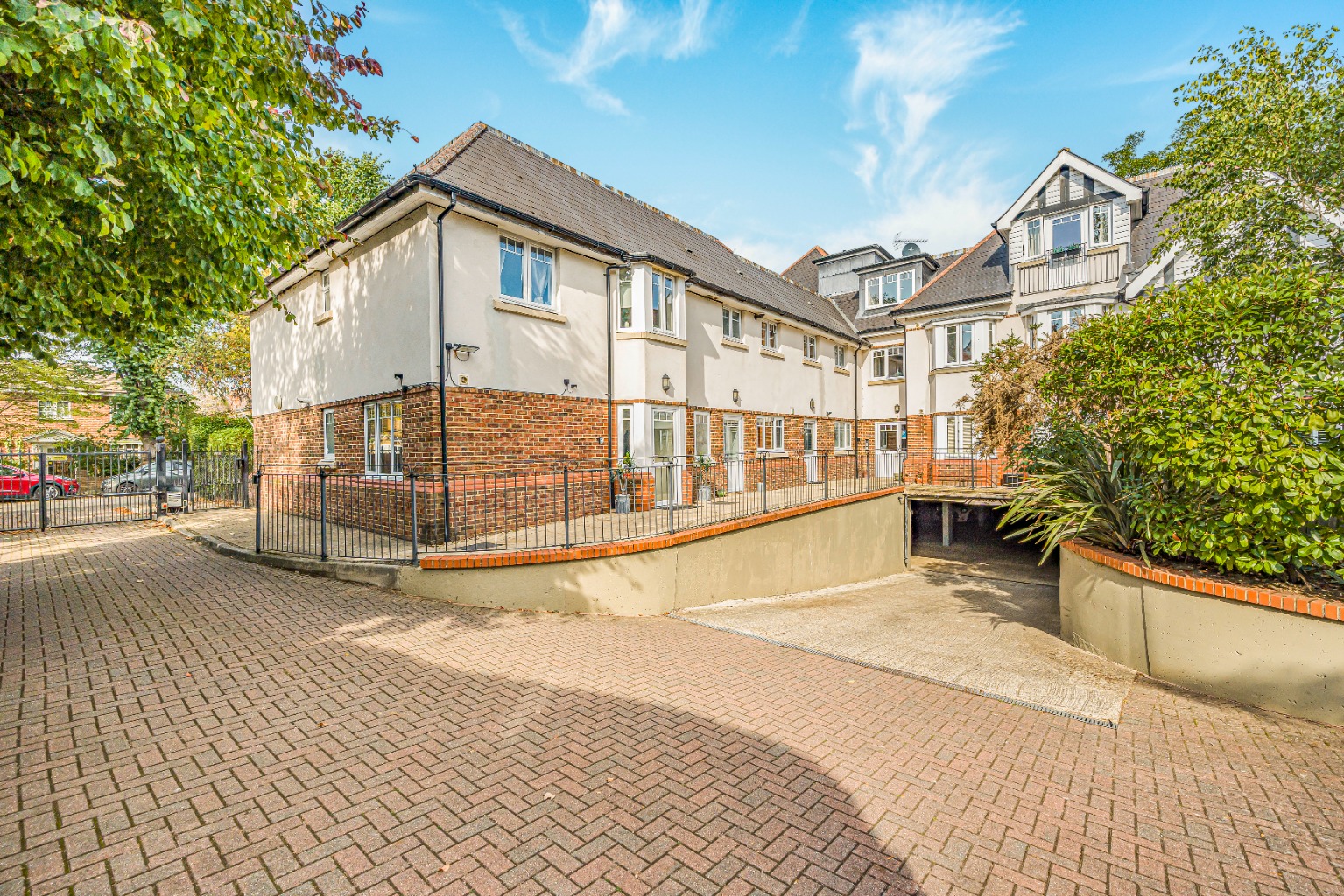 Ground Floor Apartment with Share of Freehold in Shepperton
