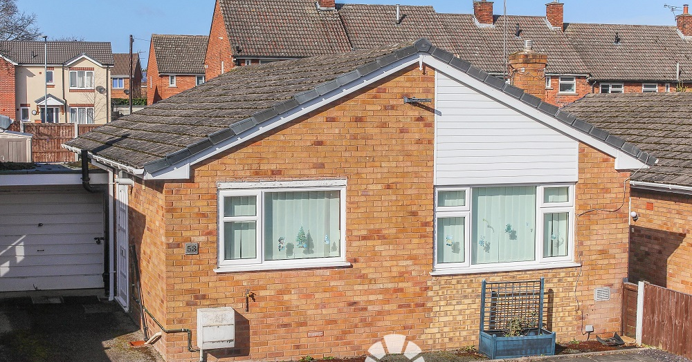 Take A Look👀! 🏡 Two Bedroom Detached Bungalow On Kingston Drive🏡