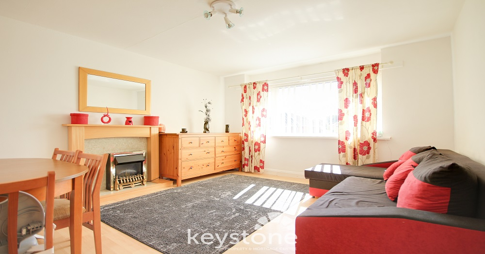 Take A Look👀! First Floor Flat On Thornfield Avenue!