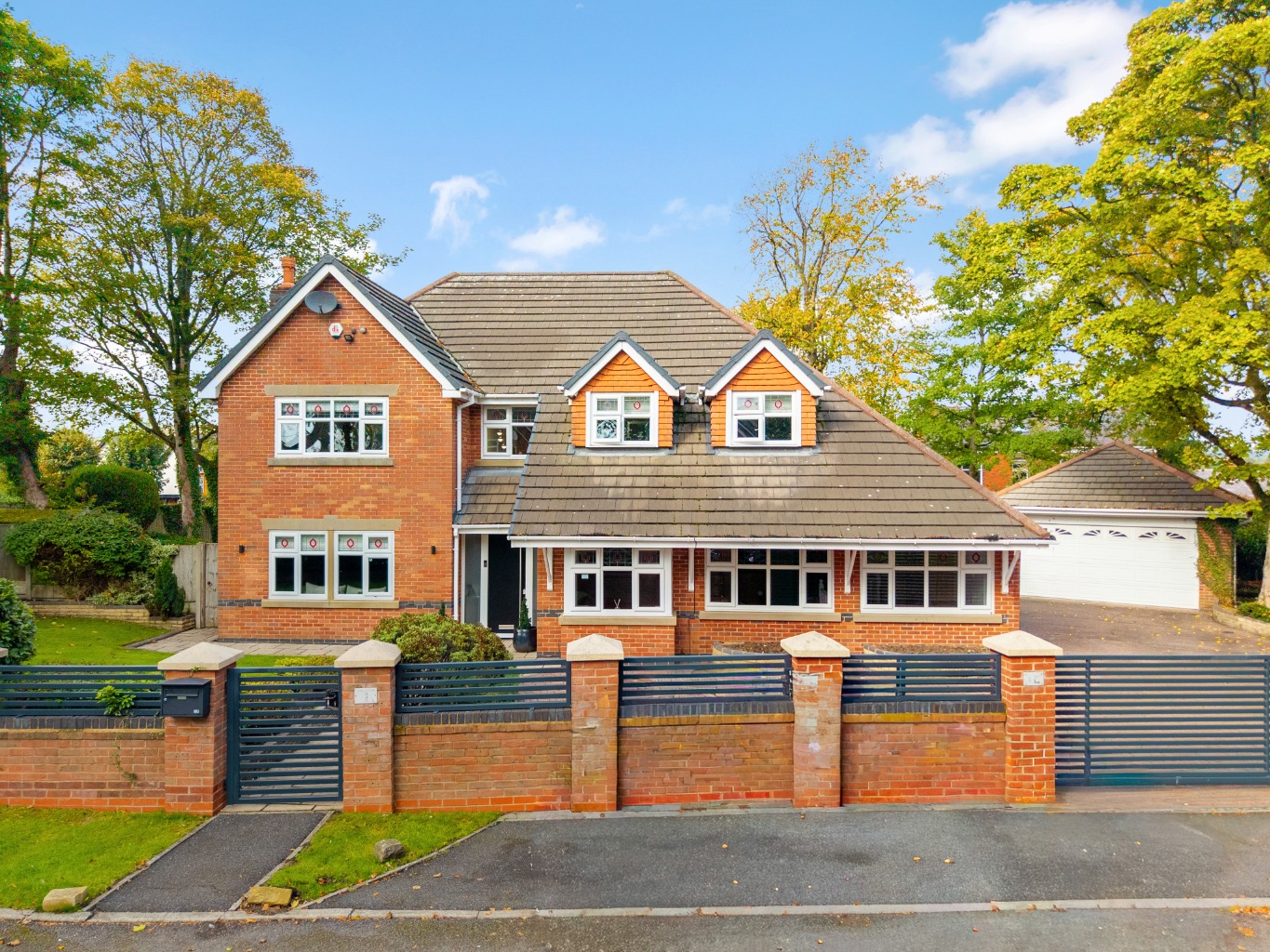 Luxury Gated  Detached 4-Bed/ 4_Rec Family Home, Heaton