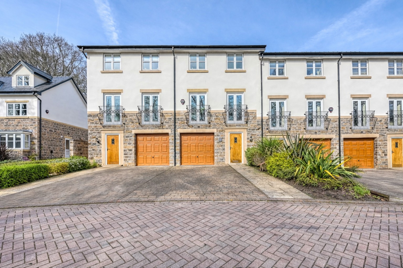 Stylish 4 Bed Mews Home,  Gated Cul-de-Sac,  Smithills Setting,  Driveway & Garden