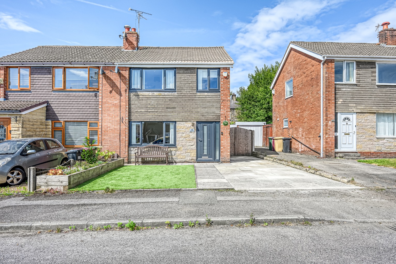 A Beautifully Presented 3-Bed Semi In A Quiet Cul-de-Sac In Bradshaw