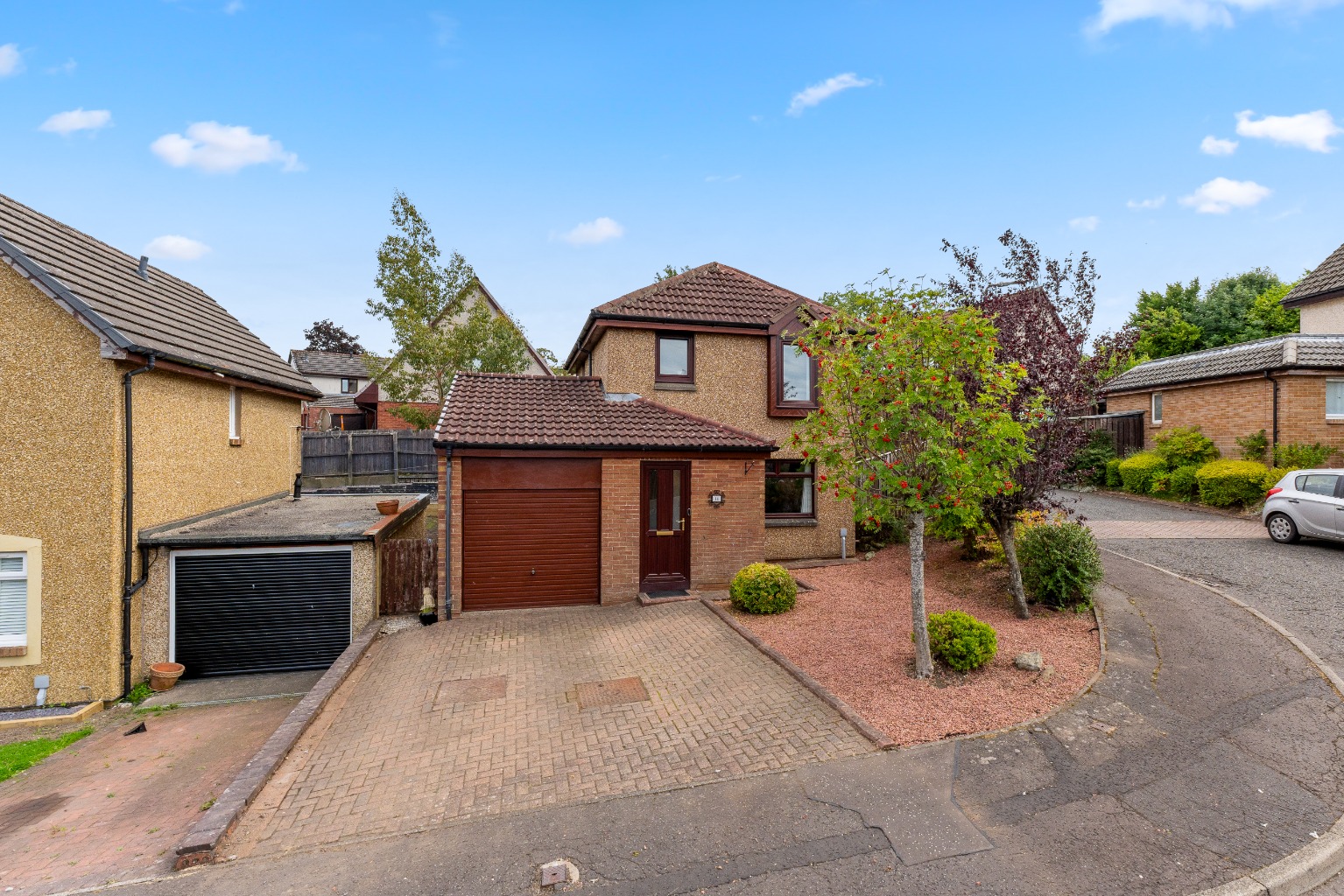 Enjoying a generous corner has this 3 bed detached home has been beautifully maintained