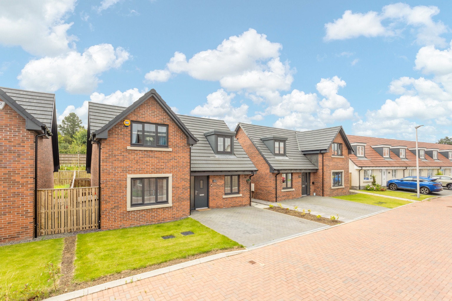 Immaculately presented 3 bed detached Bellway home, less than 2yrs old with a south facing garden