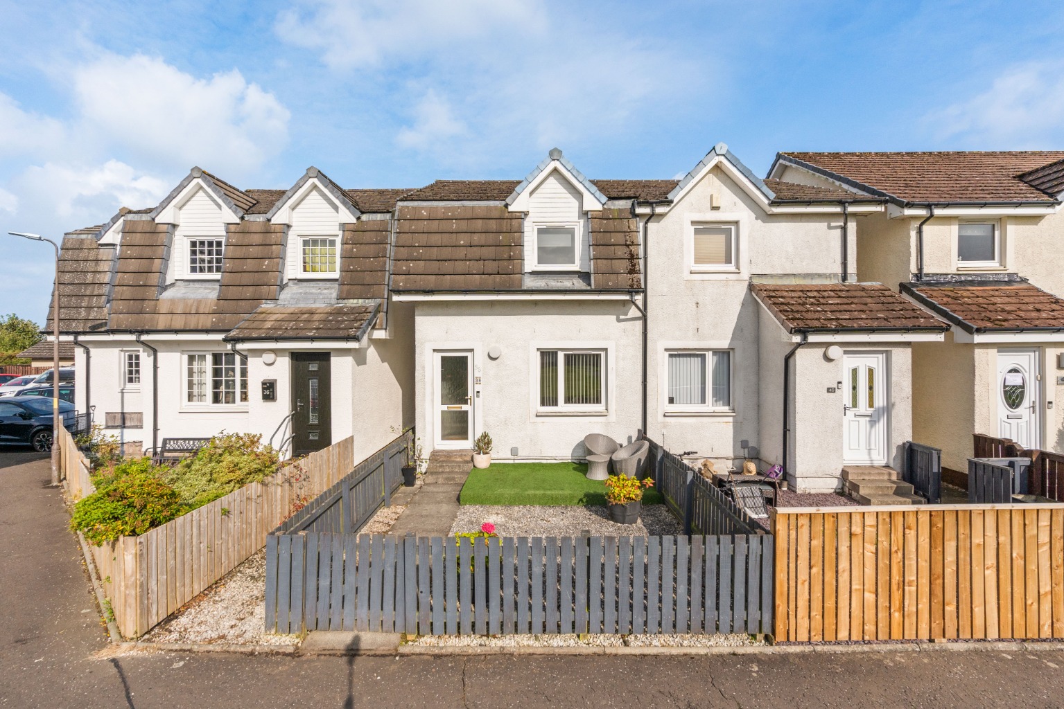 Beautifully presented 2-bedroom semi-detached home with views over the neighbouring green