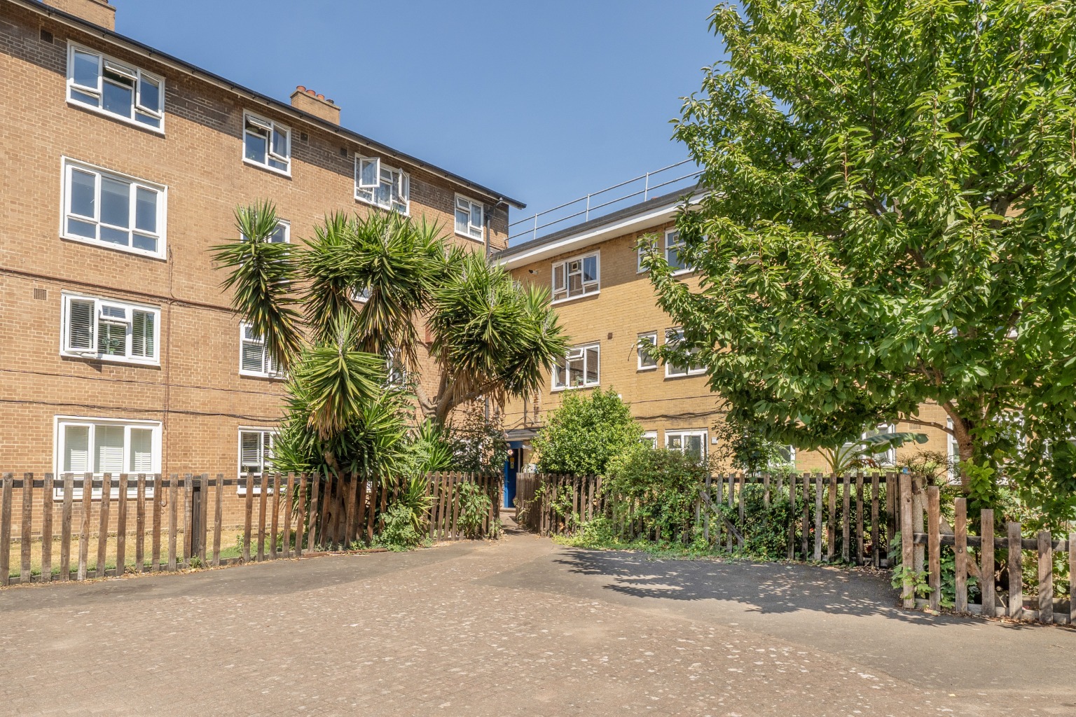 Spacious 3-Bed Apartment in Devonshire Hall