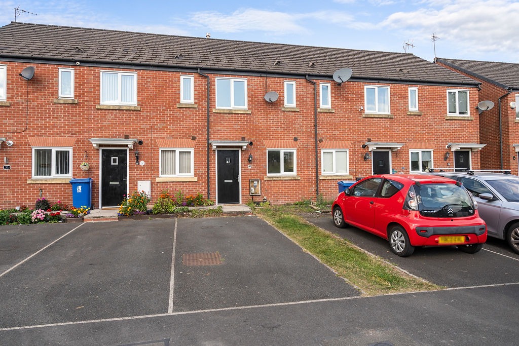 Modern Two Bedroom Home with Driveway and Enclosed Garden on Railway Street, M46