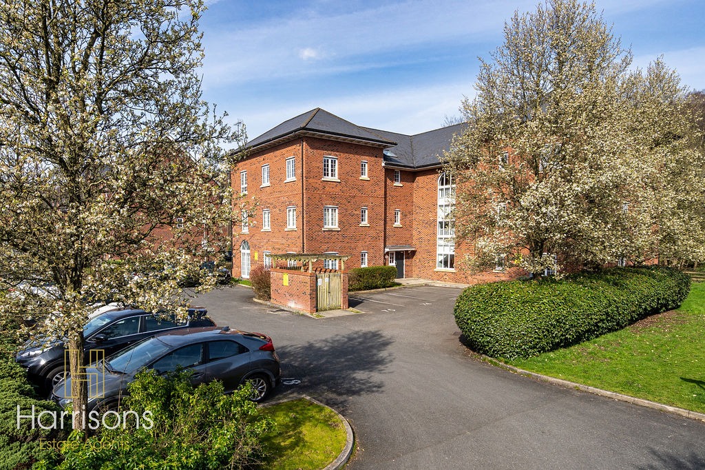 Langcliffe Place, Radcliffe, M26 – Top Floor Apartment with Strong Rental Potential