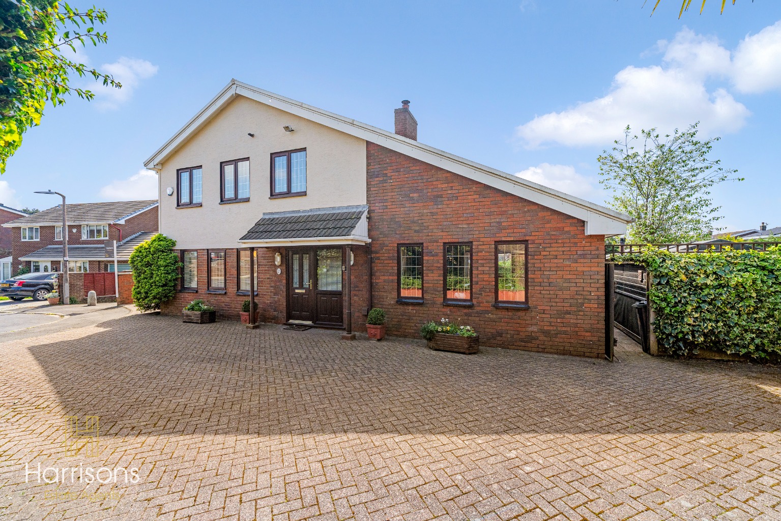 Bank Side, Westhoughton, BL5 – 4 Bed Detached with Statement Lounge & South Facing Garden