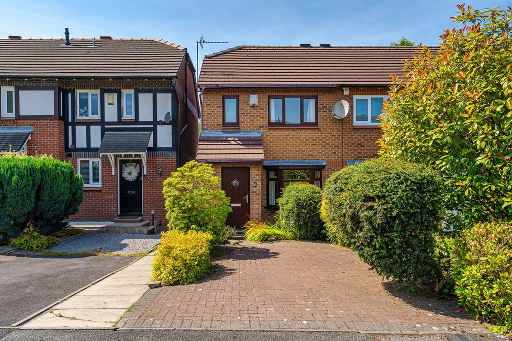 Muirfield Close – Spacious Two Double Bedroom End Mews