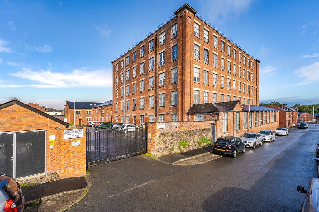 Modern 2-Bed Apartment in Atlas Mill, Bolton: Ideal First Home