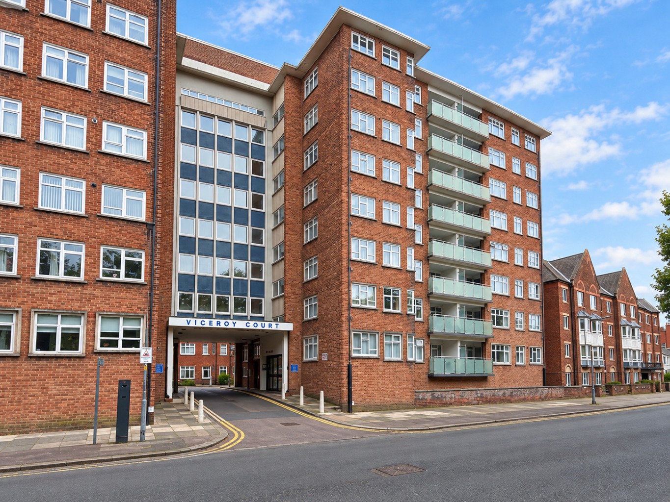 Luxury 2-Bed Apartment, Lord Street: Fully Modernised, No Chain!