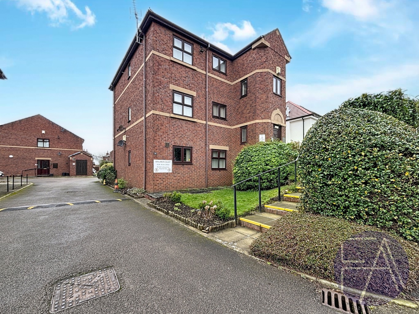 Bright Two-Bedroom Retirement Apartment in Walmer Road, Merseyside
