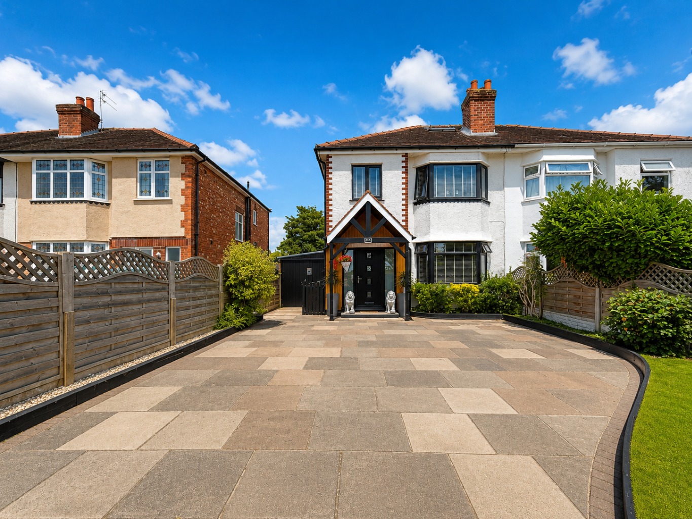 Spacious 4-Bed Semi-Detached Home in Southport with Garden Pub