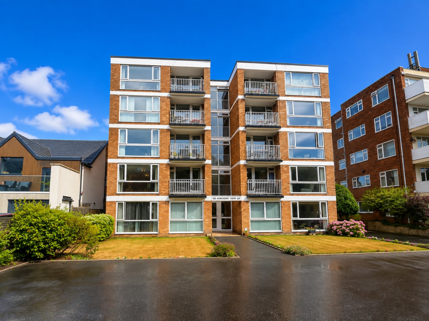 Spacious 2-Bed Apartment in Southport with Garage & Parking