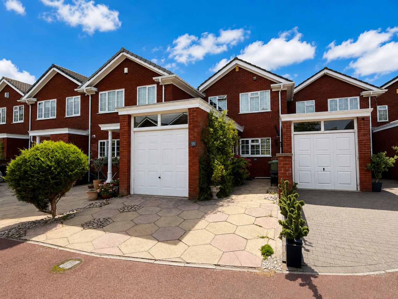 Charming 3-Bed House in Southport with No Chain, Ready to View!
