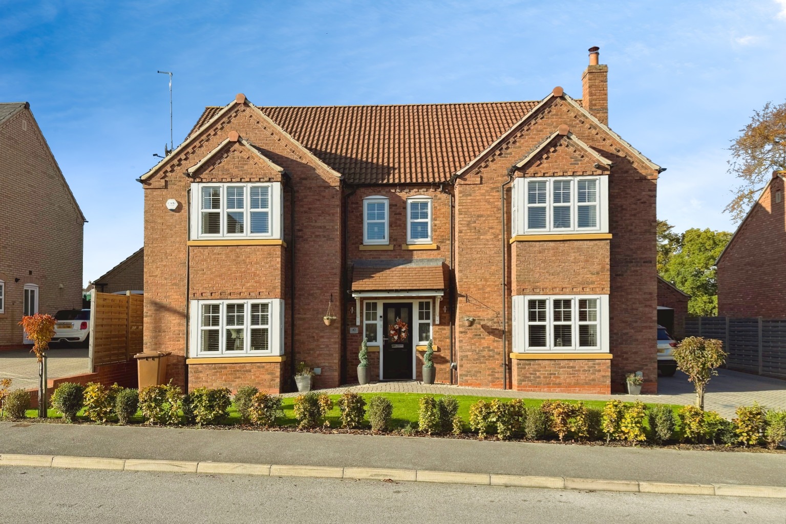 West Hill Road, Kirk Ella, Hull,  HU10 7FG INVITING OFFERS BETWEEN £650,000- £680,000