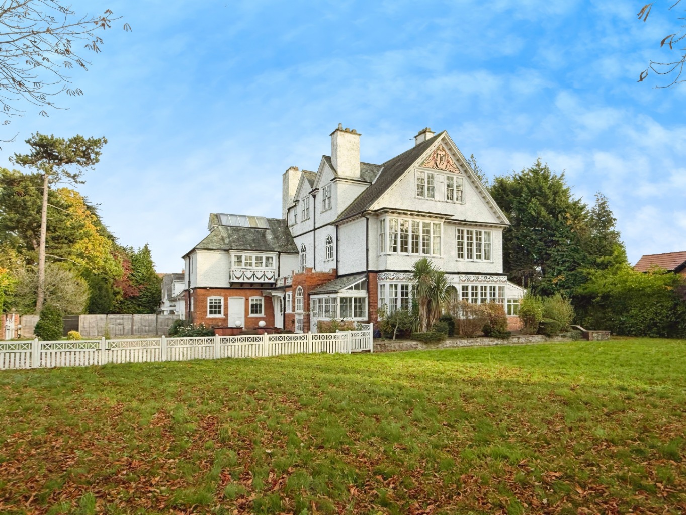 Ferriby Road, Hessle, HU13 0HU INVITING OFFERS BETWEEN £880,000 - £925,000