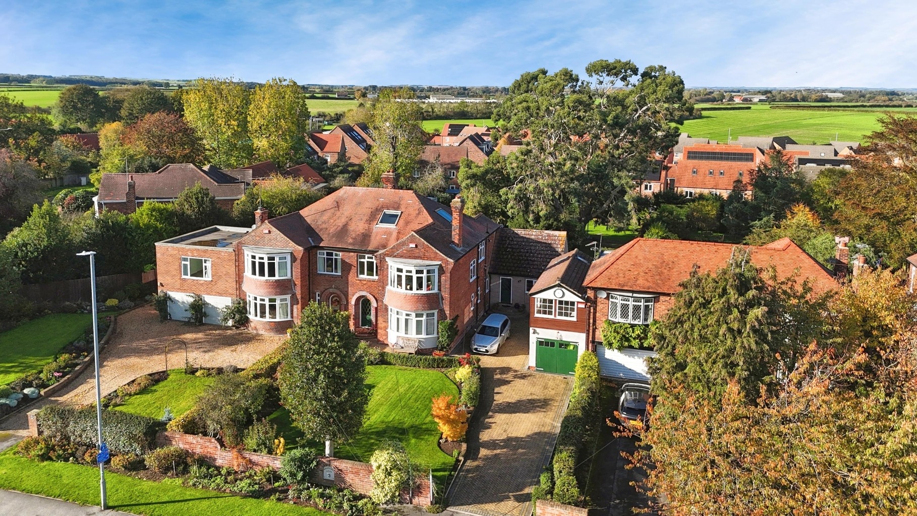 Driffield Road, Beverley,  HU17 7LP INVITING OFFER BETWEEN £730,000-£760,000