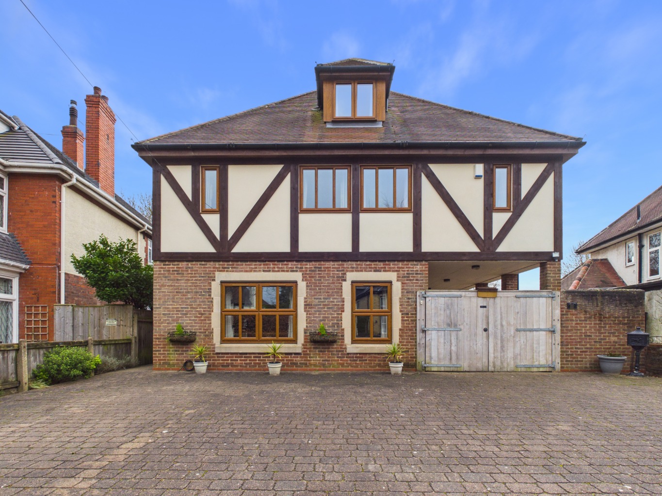 Newland Park, Hull,HU5 2DR INVITING OFFERS BETWEEN £725,000- £750,000