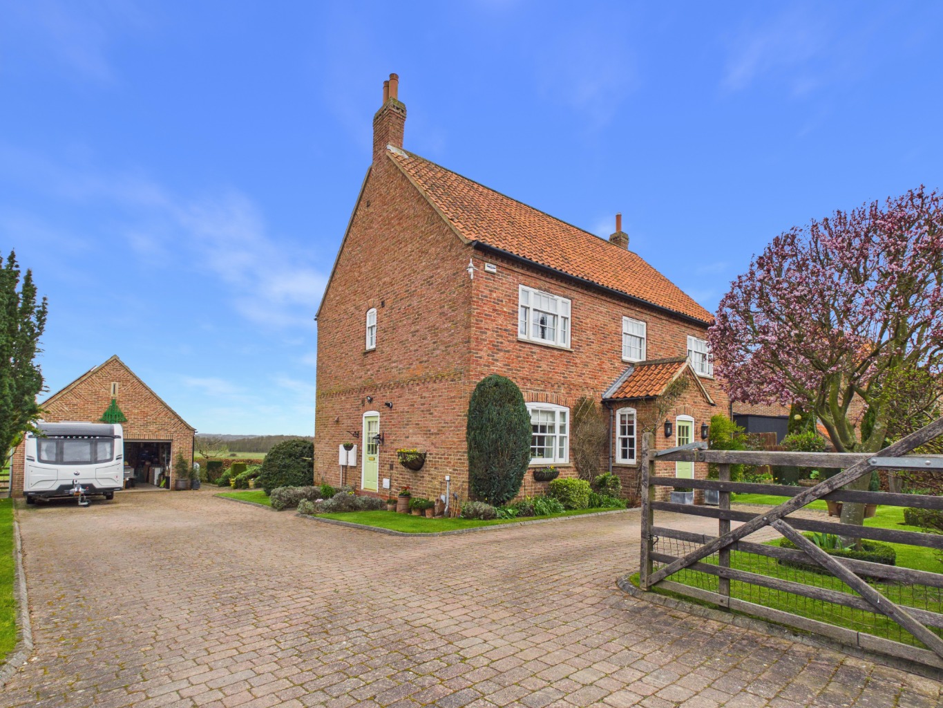 Main Street, Horkstow, Barton-Upon-Humber, DN18 6BH INVITING OFFERS BETWEEN £590,000-£620,000