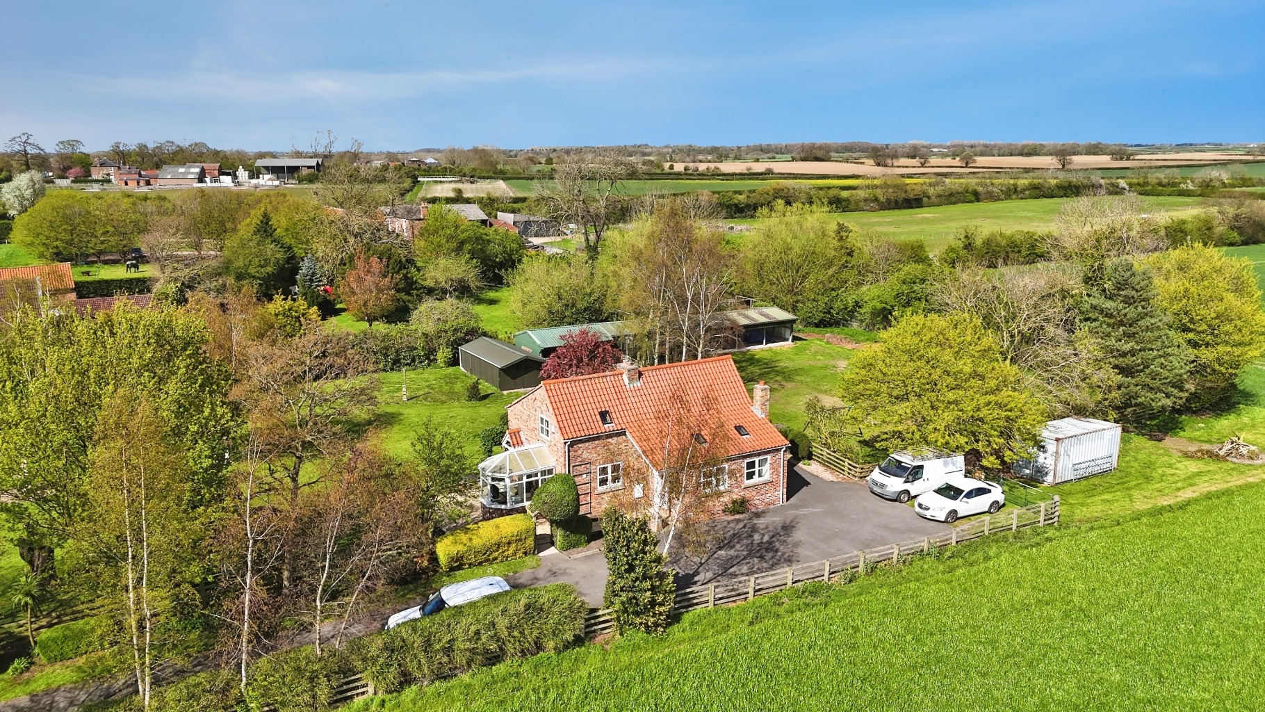 Hull Road, Skirlaugh, Hull, HU11 5AE INVITING OFFERS BETWEEN £545,000-£570,000