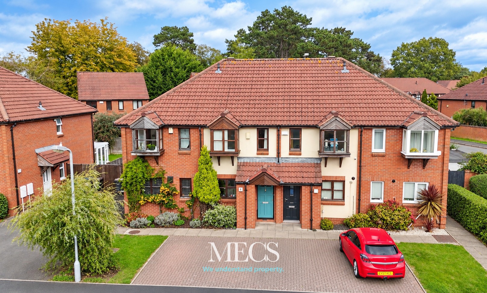 INVESTMENT ALERT - Two bedroom FREEHOLD property available with NO UPWARD CHAIN